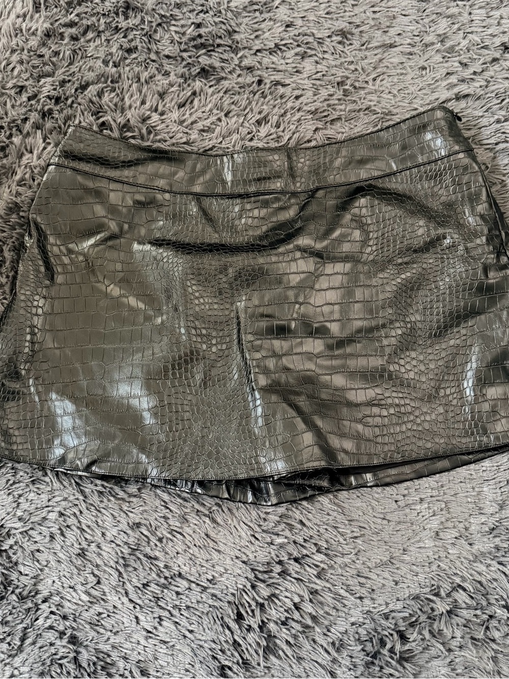 Forever 21 Black Faux Croc Mini Skort Sz L
